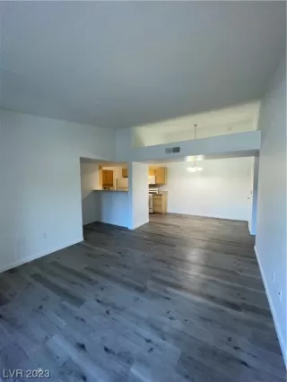 Photo #1: 2475682 Listing 