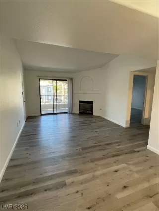 Photo #4: 2475682 Listing 