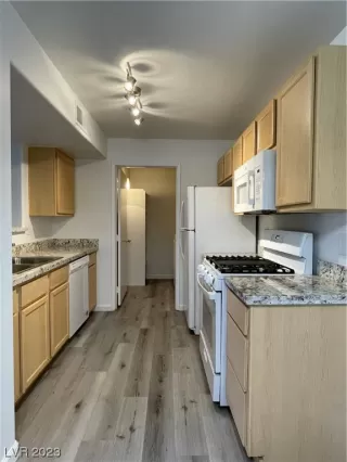 Photo #6: 2475682 Listing 