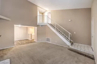 Photo #4: 2475701 Listing