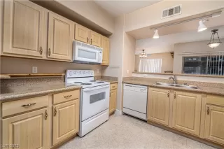 Photo #4: 2475721 Listing