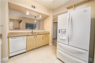 Photo #5: 2475721 Listing