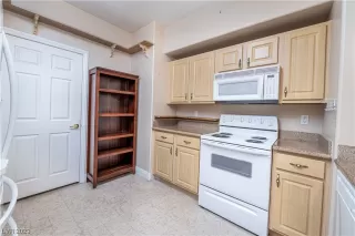 Photo #6: 2475721 Listing