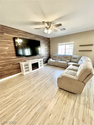 Photo #4: 2475728 Listing 