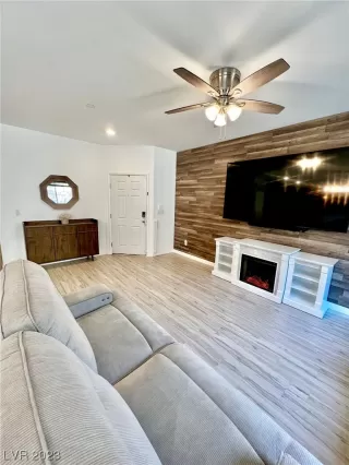 Photo #5: 2475728 Listing 