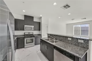 Photo #5: 2475736 Listing 