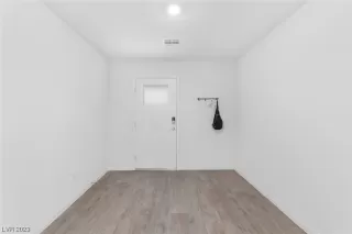 Photo #6: 2475741 Listing