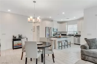 Photo #5: 2475773 Listing