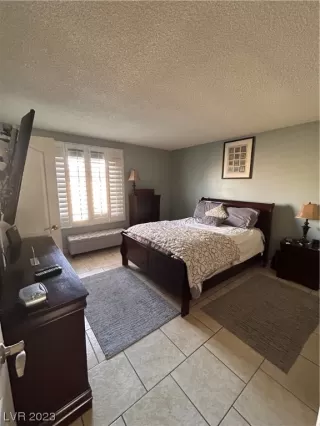 Photo #3: 2475780 Listing