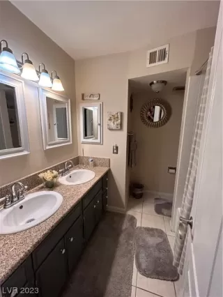 Photo #4: 2475780 Listing