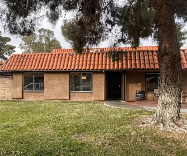 MLS: 2475795 Condo For Sale