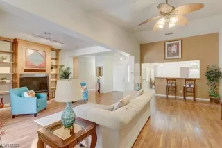 Photo #4: 2475809 Listing 