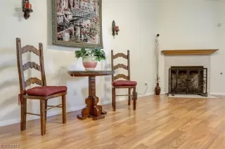 Photo #5: 2475809 Listing 