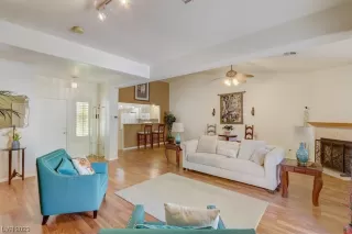 Photo #6: 2475809 Listing 