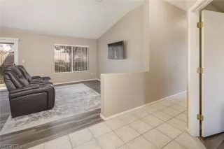 Photo #3: 2475813 Listing