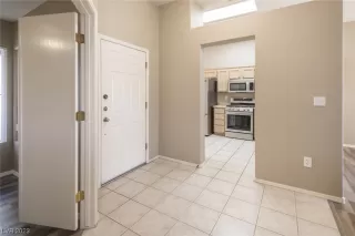 Photo #5: 2475813 Listing