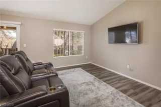 Photo #6: 2475813 Listing