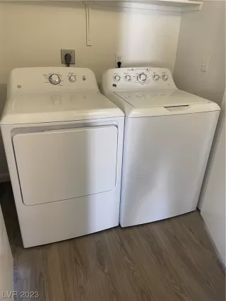 Photo #5: 2475819 Listing 