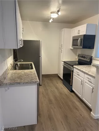 Photo #6: 2475819 Listing 