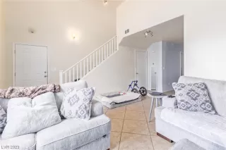 Photo #3: 2475846 Listing