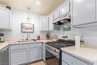 Photo #5: 2475846 Listing