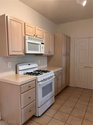 Photo #4: 2475854 Listing 