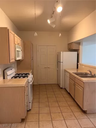 Photo #5: 2475854 Listing 