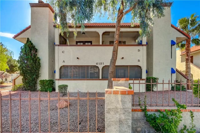 MLS: 2475897 Condo For Sale