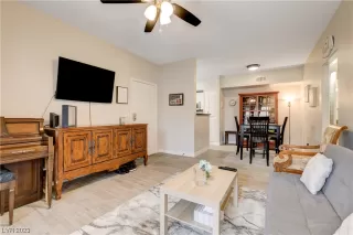 Photo #6: 2475901 Listing