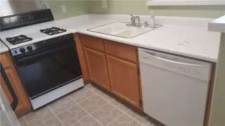 Photo #6: 2475908 Listing