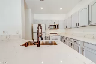 Photo #1: 2475932 Listing 