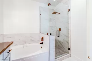 Photo #5: 2475932 Listing 