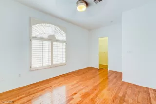 Photo #6: 2475932 Listing 