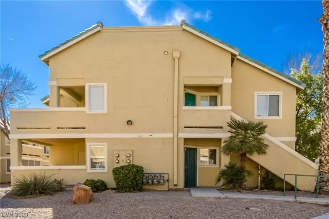 MLS: 2475946 Condo For Sale