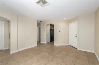 Photo #4: 2475946 Listing