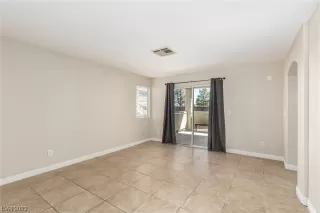 Photo #5: 2475946 Listing