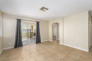 Photo #6: 2475946 Listing