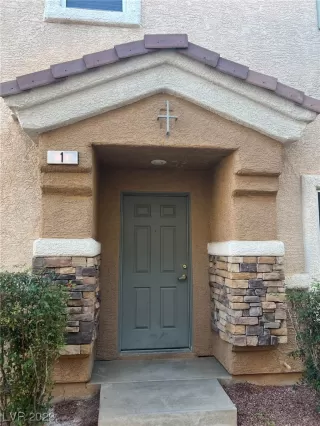 Photo #2: 2475971 Listing 