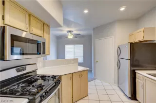 Photo #3: 2475980 Listing