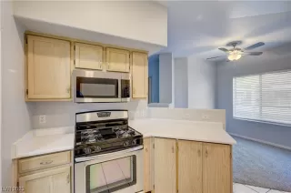 Photo #4: 2475980 Listing