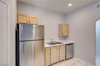 Photo #6: 2475980 Listing