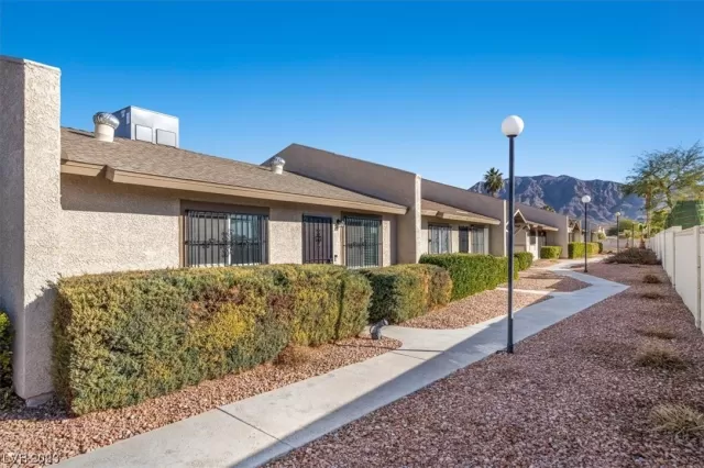 MLS: 2476010 Condo For Sale