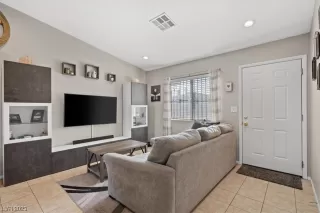 Photo #3: 2476010 Listing