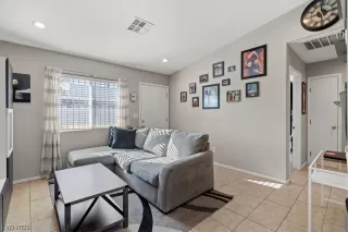 Photo #4: 2476010 Listing