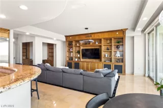 Photo #5: 2476015 Listing