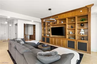 Photo #6: 2476015 Listing