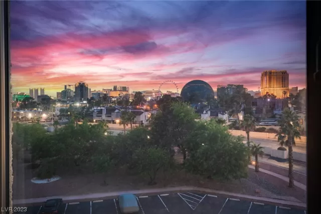 MLS: 2476044 Condo For Sale