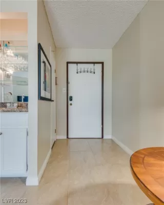 Photo #3: 2476044 Listing