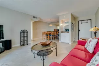 Photo #6: 2476044 Listing