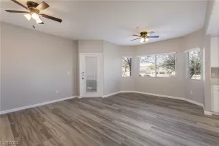 Photo #4: 2476054 Listing